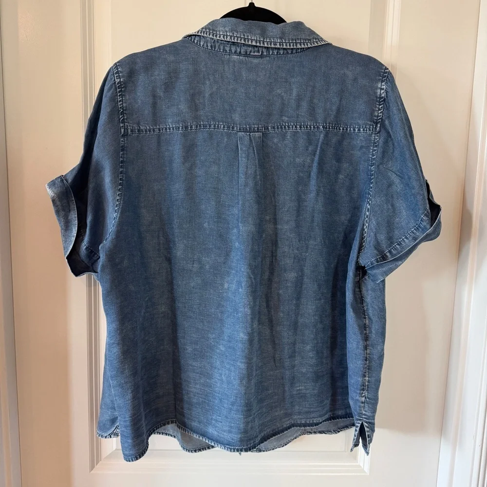 NWT Torrid Size 0/L Blue Chambray Short Sleeve Button Down Shirt Rolled Sleeves - Picture 5 of 5